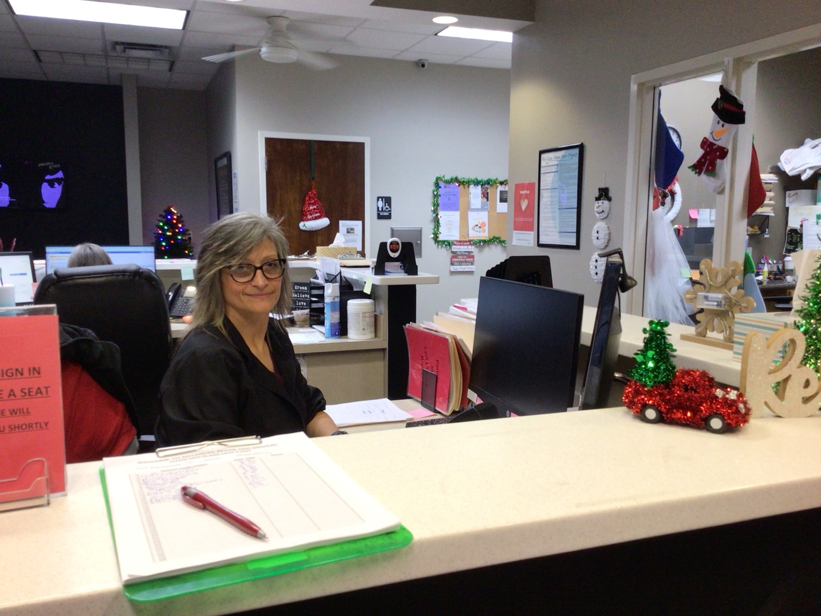 The friendly front desk at Advanced Rehab & Medical